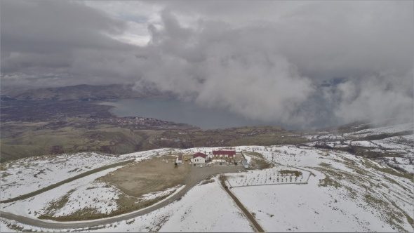 Hazarbaba da karla bulutların birlikteliği