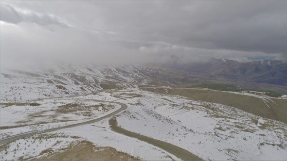 Hazarbaba da karla bulutların birlikteliği