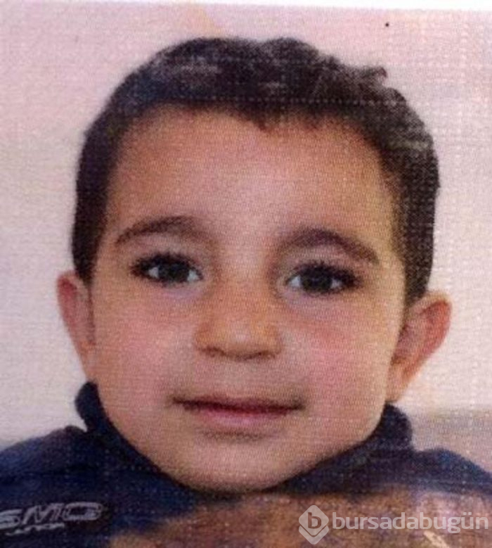 Demir kapıya kafası sıkışan çocuk feci şekilde hayatını kaybetti!