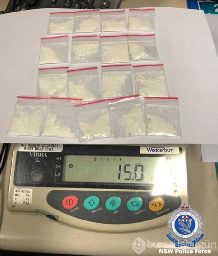 Polisler rutin kontrollerini  yaparken, kadının çantasında buldular!