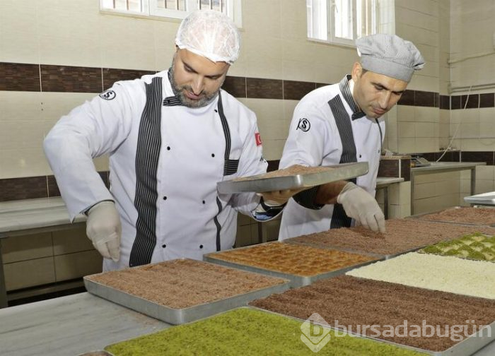  Üretip tüm Türkiye'ye gönderiyor!
