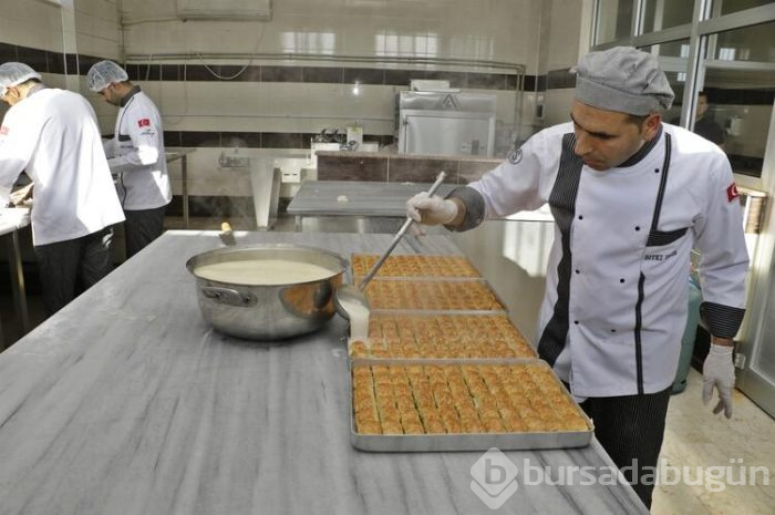  Üretip tüm Türkiye'ye gönderiyor!