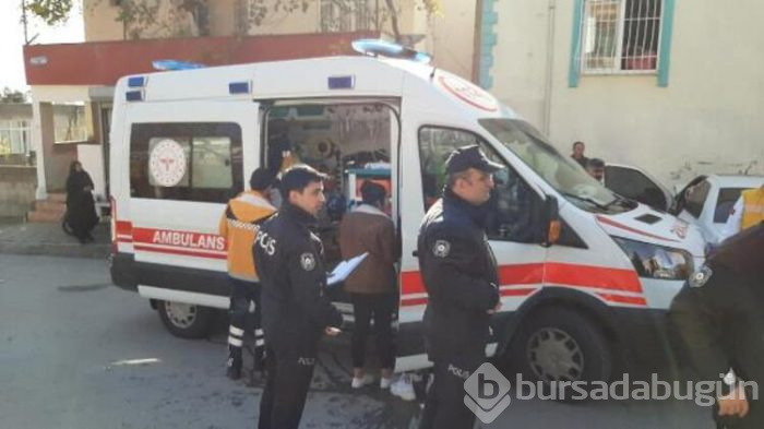 Otomobil öğrencilerin arasına girdi! 4 yaralı...