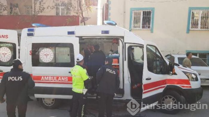 Otomobil öğrencilerin arasına girdi! 4 yaralı...