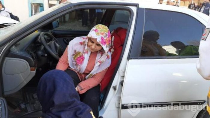 Otomobil öğrencilerin arasına girdi! 4 yaralı...
