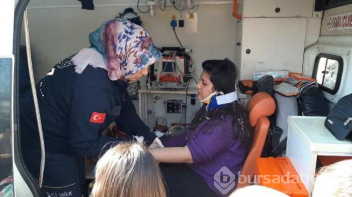 Otomobil öğrencilerin arasına girdi! 4 yaralı...