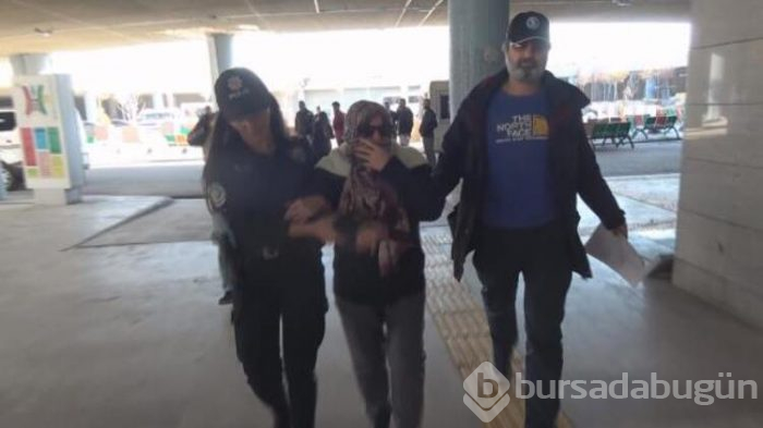 Uçakta olay çıkaran kadın, adliyede kendini yere attı!