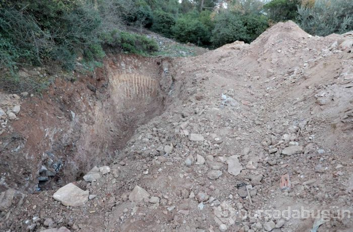 Merak uyandıran iki dev çukur