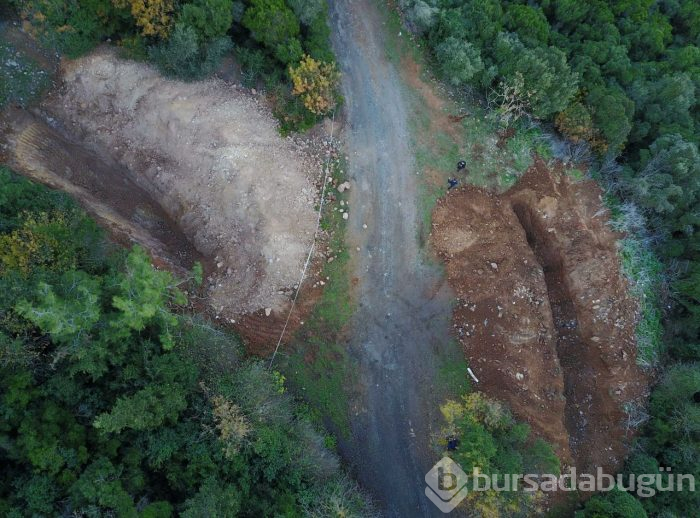 Merak uyandıran iki dev çukur