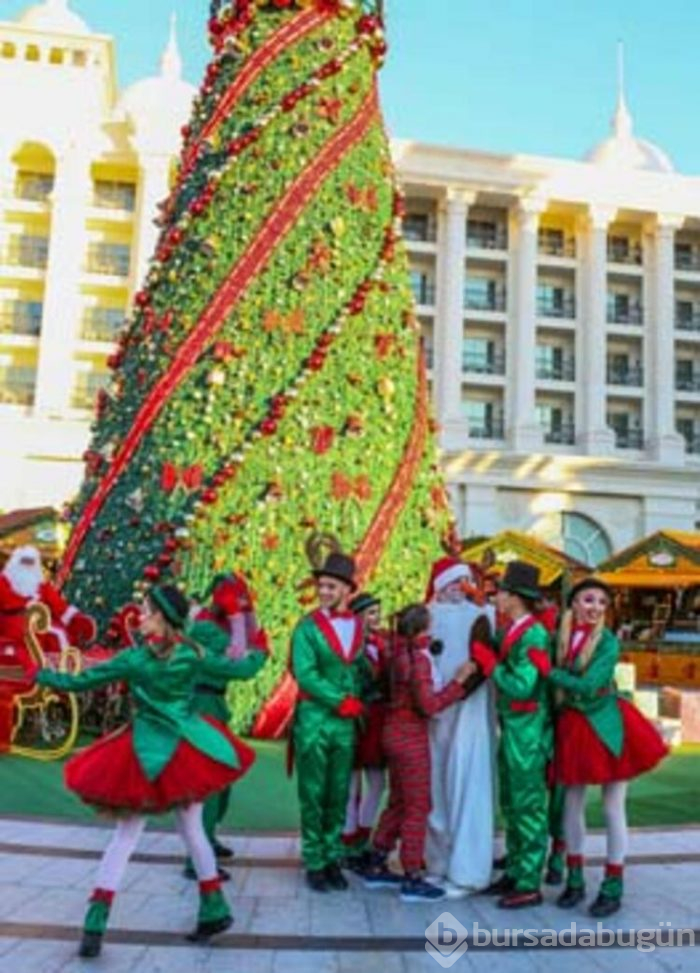 Belek'teki 'Yılbaşı Köyü' ışıl ışıl