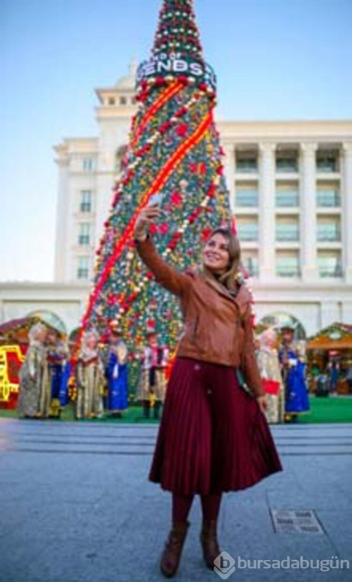 Belek'teki 'Yılbaşı Köyü' ışıl ışıl