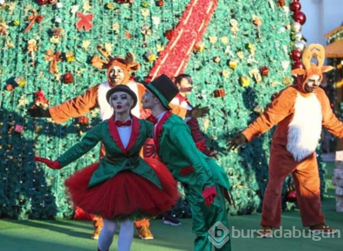 Belek'teki 'Yılbaşı Köyü' ışıl ışıl