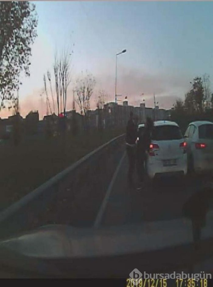 Kadın doktor yol ortasında dayak yedi!