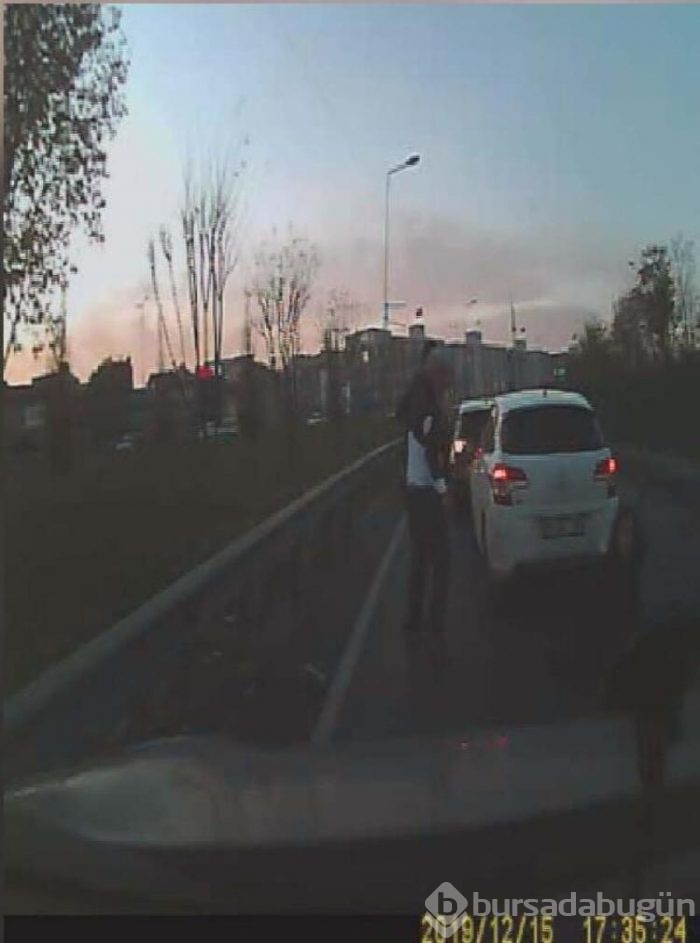 Kadın doktor yol ortasında dayak yedi!