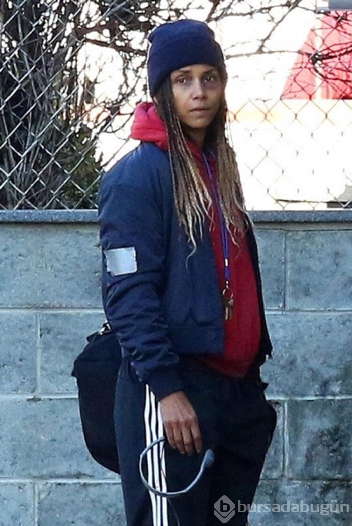 Halle Berry, kan ter içinde kas yaptı!