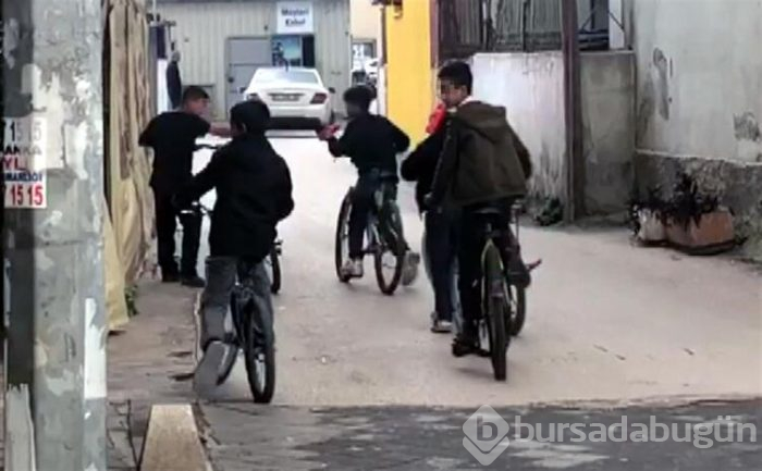 Sokak ortasında çocuklar bakın ne yapıyor!