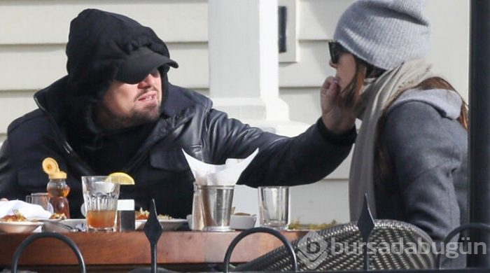 DiCaprio elleriyle besledi!