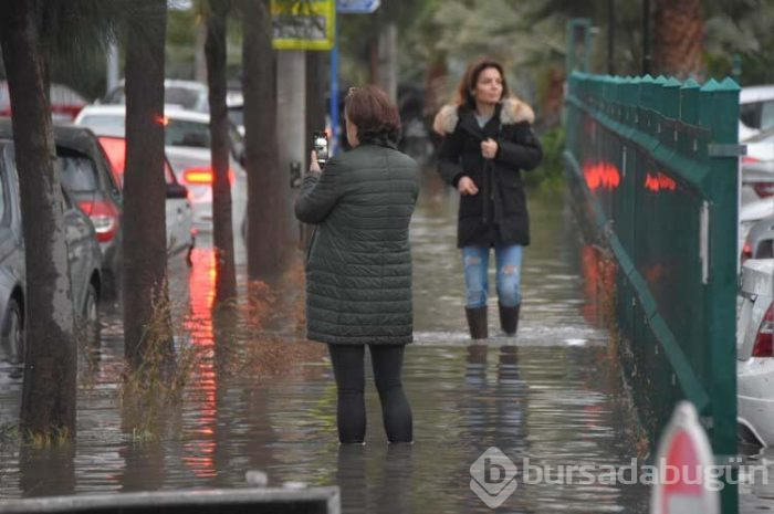 İzmir'de hayat felç oldu!