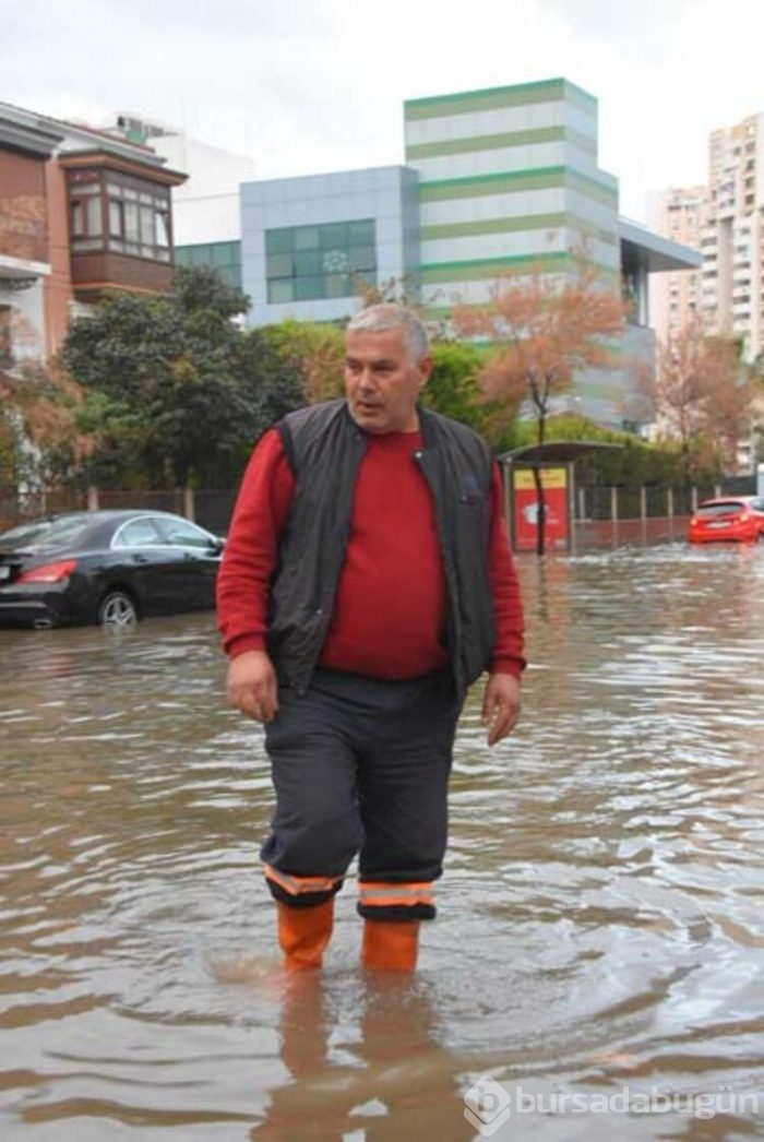 İzmir'de hayat felç oldu!