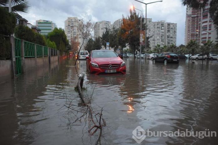 İzmir'de hayat felç oldu!