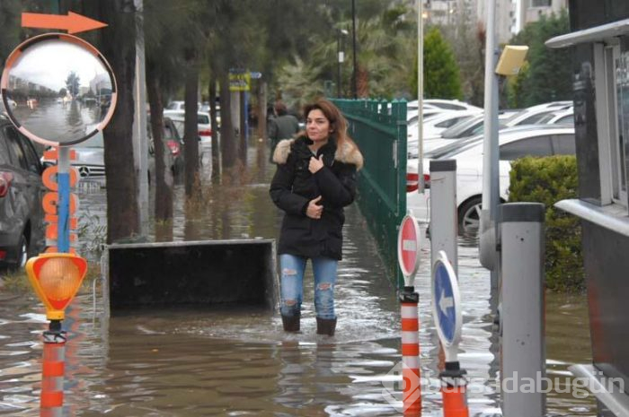 İzmir'de hayat felç oldu!