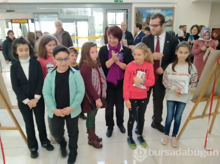 Bursa'da öğrenciler kadına şiddeti resme dönüştürdü!