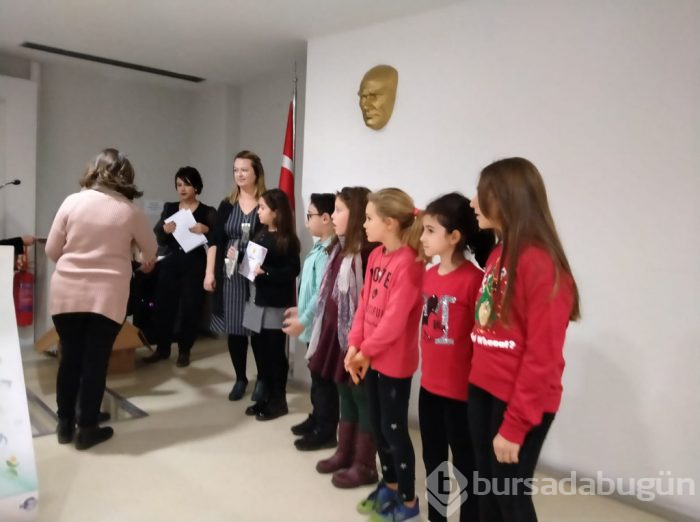 Bursa'da öğrenciler kadına şiddeti resme dönüştürdü!