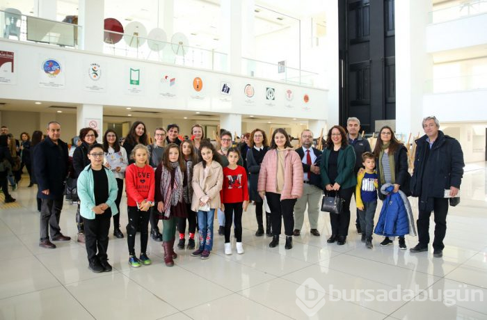 Bursa'da öğrenciler kadına şiddeti resme dönüştürdü!