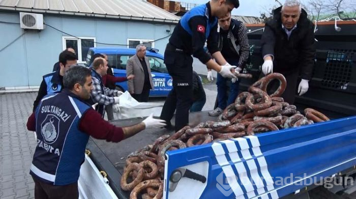 Kokmuş ve küflenmiş ürünleri satacaktı!
