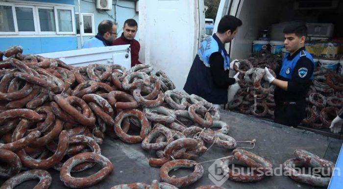 Kokmuş ve küflenmiş ürünleri satacaktı!