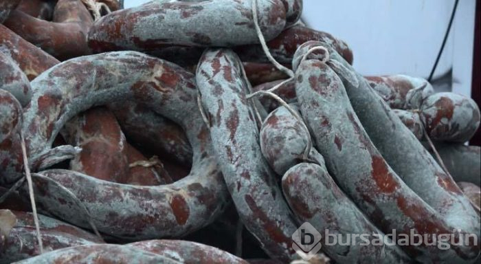 Kokmuş ve küflenmiş ürünleri satacaktı!
