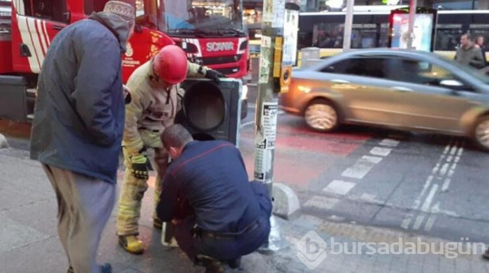 İstanbul ve İzmir lodosa teslim oldu