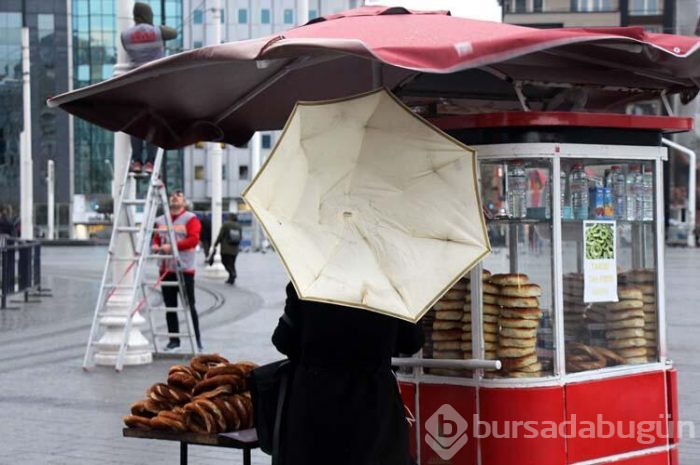 İstanbul ve İzmir lodosa teslim oldu