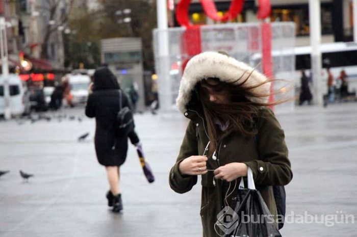 İstanbul ve İzmir lodosa teslim oldu