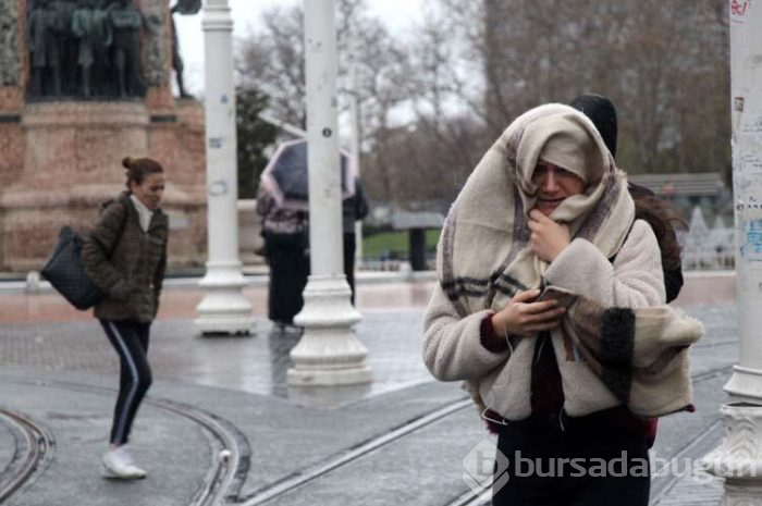 İstanbul ve İzmir lodosa teslim oldu