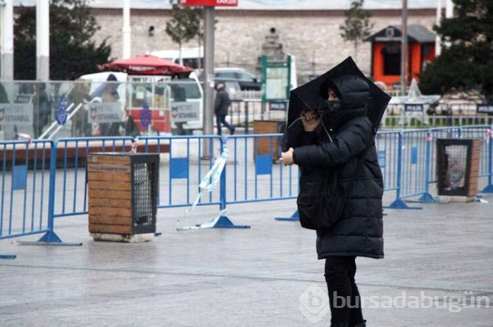 İstanbul ve İzmir lodosa teslim oldu