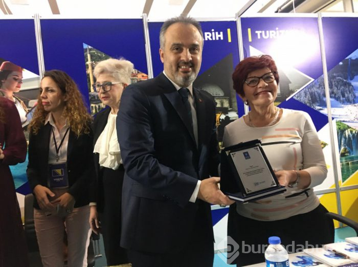 Bülent Arınç Bursa'da kitap fuarında