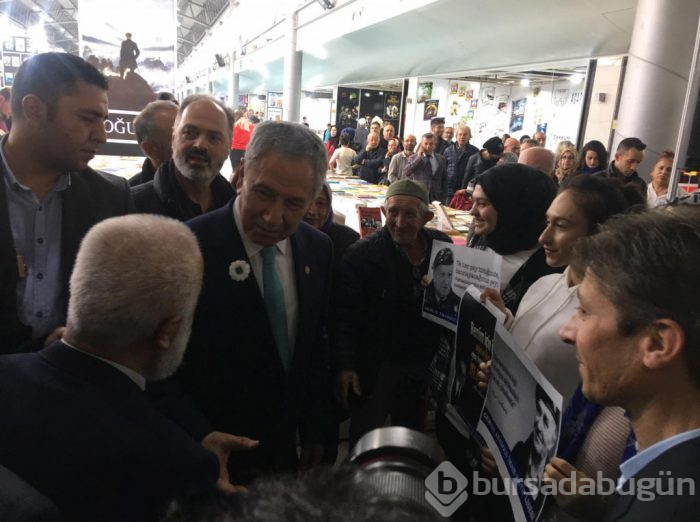 Bülent Arınç Bursa'da kitap fuarında