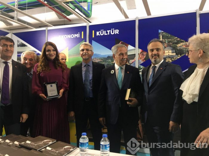 Bülent Arınç Bursa'da kitap fuarında