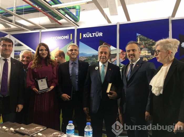 Bülent Arınç Bursa'da kitap fuarında