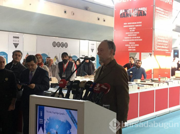 Bülent Arınç Bursa'da kitap fuarında
