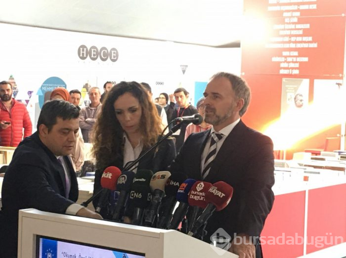 Bülent Arınç Bursa'da kitap fuarında