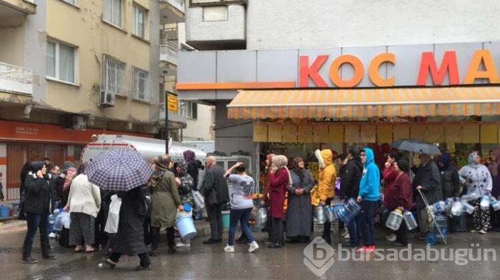 Yağmur altında su kuyruğu!