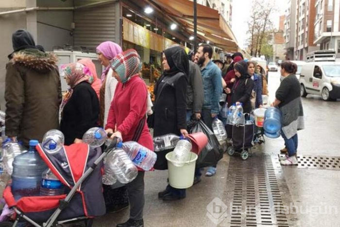 Yağmur altında su kuyruğu!