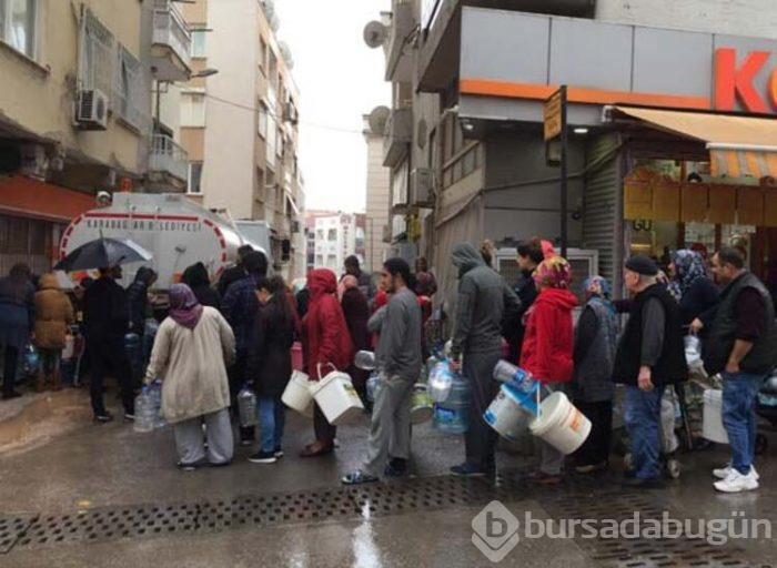 Yağmur altında su kuyruğu!