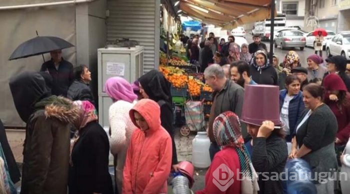 Yağmur altında su kuyruğu!