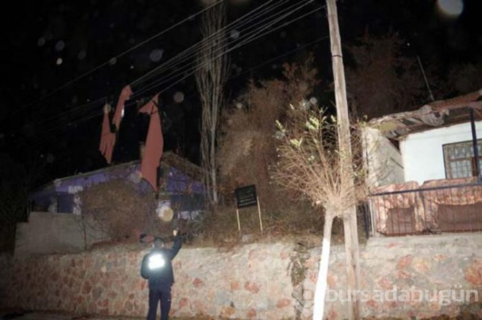 Tokat'ta fırtına ağaçları yerinden söktü!