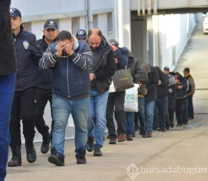 Dolandırıcılık için akrabalarını da kullanmış!