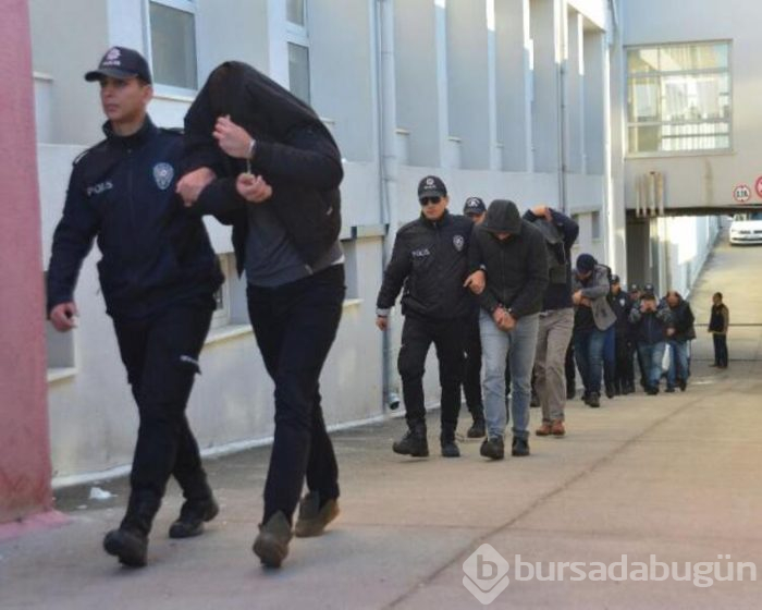 Dolandırıcılık için akrabalarını da kullanmış!