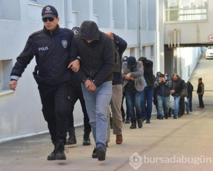 Dolandırıcılık için akrabalarını da kullanmış!